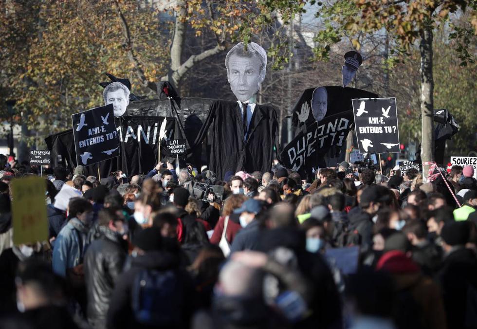 Miles de franceses comenzaron a salir este sábado a las calles para denunciar un proyecto de ley sobre seguridad, considerado como una mordaza por sus detractores, en un país impactado por un nuevo caso de violencia policial que ha puesto al gobierno en un aprieto.