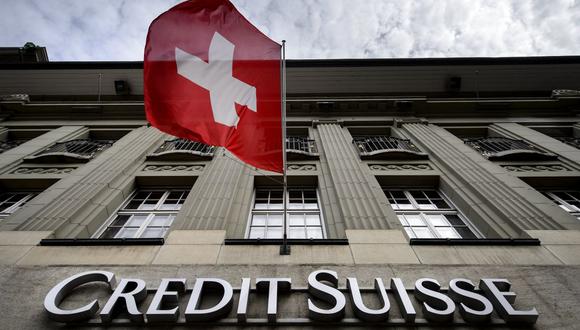 La acción del banco suizo ha caído más de 83% desde 2021. ¿Qué problemas aquejan a esta entidad del sistema financiero? (Foto de Fabrice COFFRINI / AFP)