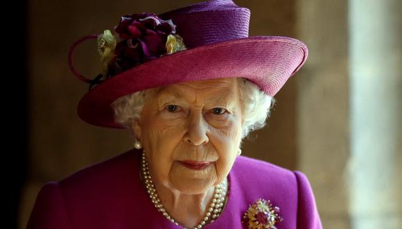 Buckingham publicó foto de la reina Isabel II del Reino Unido sonriente en el primer cumpleaños sin su marido. (Foto: AFP)