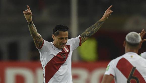 Gianluca Lapadula ya tiene 6 goles en la selección peruana. (Foto: AFP)