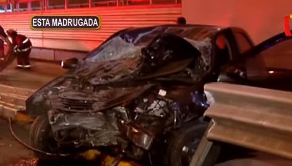 Miraflores: Taxi se estrelló contra vallas del Metropolitano. (Panamericana)