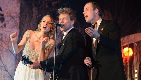 Swift, Bon Jovi y príncipe Guillermo en el escenario. (AP)
