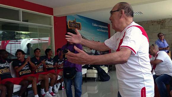 Óscar Avilés alentando a la selección peruana en su camino frustrado a Brasil 2014. (RPP)