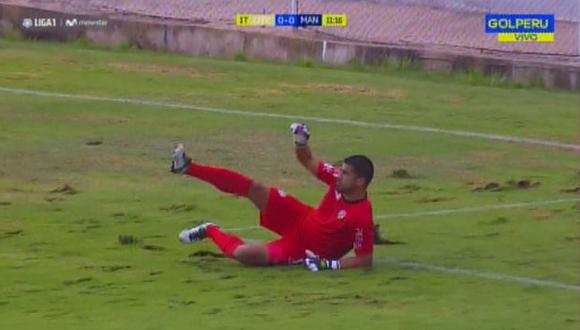 La caída de Erick Delgado en duelo ante&nbsp;Carlos A. Mannucci por la Liga 1. (Captura: Gol Perú)