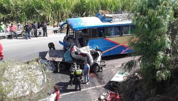 2 muertos y 12 heridos dejó choque entre ómnibus y camión en Cañete. (Sin Censura)