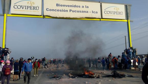 Ica: Cientos de trabajadores del agro bloquean Panamericana Sur por sueldos bajos y piden solución (Foto: Facebook | Noticias de ICA)