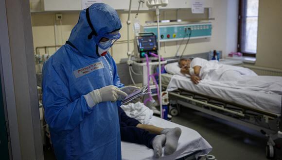 En lo que va de pandemia, en todo el país se han detectado 11.241.109 casos de COVID-19 y 327.448 fallecimientos por la enfermedad. (Foto: Dimitar DILKOFF / AFP)