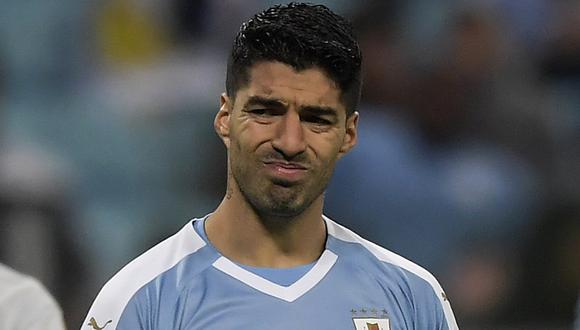 Luis Suárez molesto por la calidad de los campos de juego en la Copa América. (Foto: AFP)
