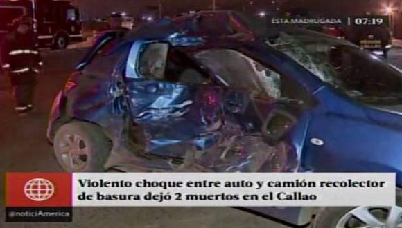 Madre e hijo murieron en choque de auto y camión recolector de basura en Ventanilla. (Captura de video)