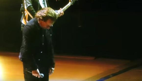 Bono luce derrotado al perder la voz en pleno concierto en Alemania.&nbsp; (Foto: Captura de YouTube)