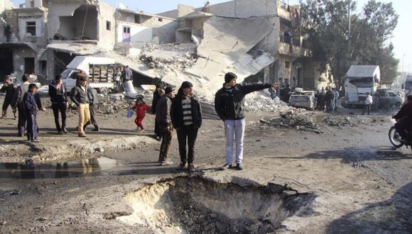 ESTRATEGIA. Bombarderos en Alepo tienen como misión poner a la población en contra de rebeldes. (Reuters)