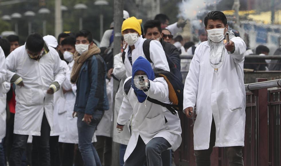 Bolivia: Médicos en huelga por el rechazo a ley que los encarcelaría si cometen mala praxis. (Reuters)