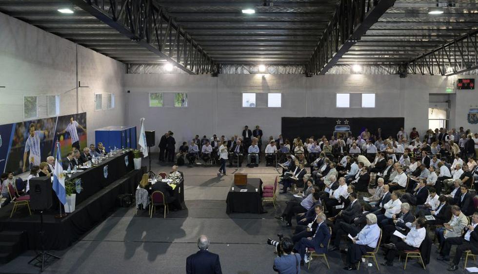 Elecciones en la AFA se postergaron por un insólito error en la votación. (AFP)