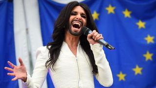 Conchita Wurst pidió respeto a los homosexuales con concierto en Eurocámara