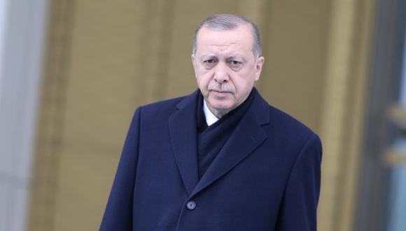El presidente de Turquía, Recep Tayyip Erdogan, explicó que, tras conversar con su homólogo de Estados Unidos, decidió aplazar la ofensiva contra las milicias kurdas en Siria. (Foto: EFE)