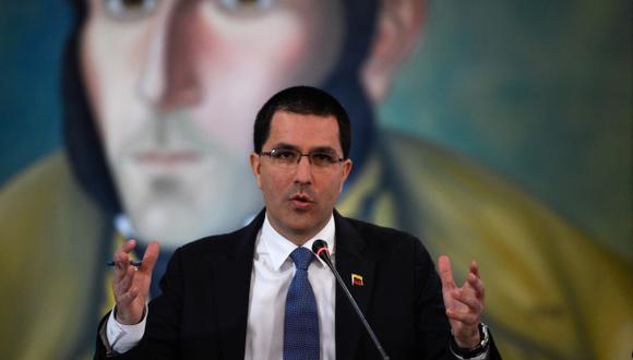 "Haremos cumplir los compromisos venezolanos y, por supuesto, los compromisos con los pueblos hermanos como Cuba", dijo el canciller Jorge Arreaza. (Foto: AFP)