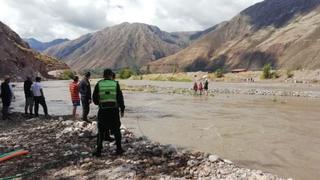 Policías rescatan a 3 niños pastores que quedaron varados en un islote en Cusco [VIDEO]