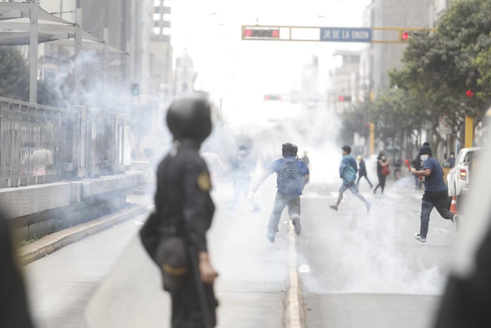 Disturbios y detenidos en la protesta por la vacancia del presidente vizcarra en el Centro de Lima. (Fotos: César Campos / @photo.gec)