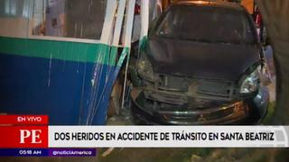Cercado de Lima: choque de autos en Santa Beatriz dejó dos heridos | VIDEO