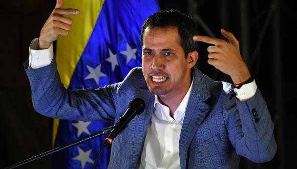 Juan Guaidó se proclamó presidente interino al considerar que Maduro usurpa la Presidencia por ganar unos comicios tachados de fraudulentos. (Foto: AFP)