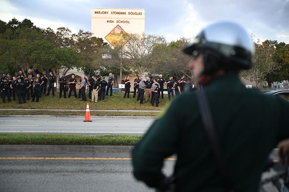 Legisladores de Florida aprobaron hoy una ley que restringe el acceso a las armas y contempla armar a los escolares y a maestros tras tiroteos. (Getty)
