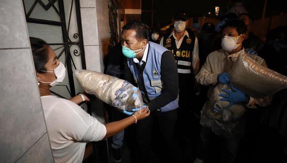 Esta semana, la Municipalidad del Callao repartió canastas de víveres a diferentes familias. (GEC)