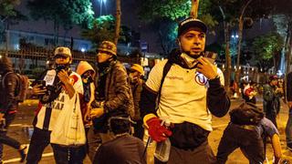 Barristas de Alianza Lima y Universitario unidos en la primera línea durante las manifestaciones