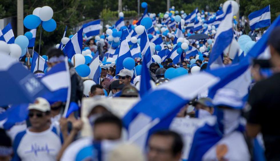Miles marcha en contra de Daniel Ortega y piden liberación de presos políticos en Managua. | Fotos: EFE