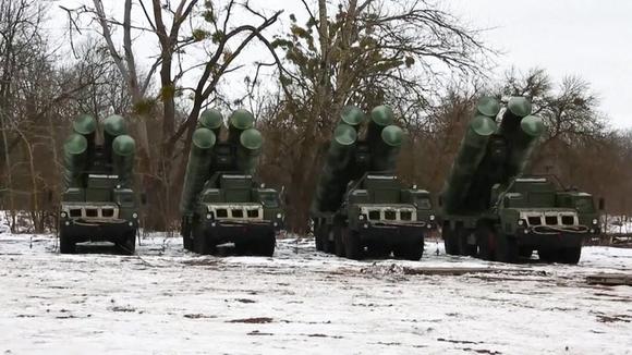 Rusia inicia ezercicios militares in Bielorrusia in plena crisis in Ukraine