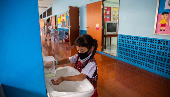 Muchos países han tomado esta decisión frente a las pocas probabilidades de contagios de coronavirus en niños. (Photo by Lauren DeCicca/Getty Images)
