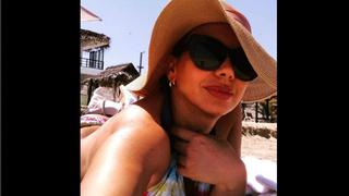 Mónica Cabrejos disfruta de la playa y presume su figura en bikini [FOTOS]