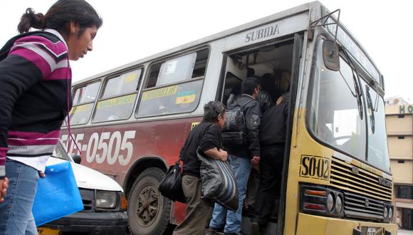 Choferes de transporte público sin SOAT o revisión técnica recibirán de 1 a 3 años de cárcel tras modificación de ley publicada en Decreto Supremo. (Foto: Andina)