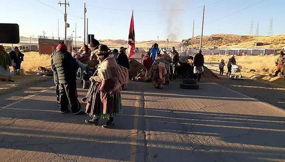 Ciudadanos de Aruntani toman instalaciones y bloquean vías en Puno.
