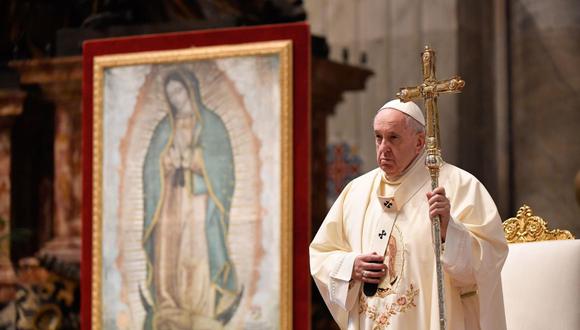Una imagen proporcionada por Vatican Media muestra al Papa Francisco dirigiendo una misa en el día de la fiesta de Nuestra Señora de Guadalupe en la Basílica de San Pedro. (EFE/Vaticano).