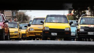 Ticos y vehículos chatarra no podrán hacer servicio de taxi