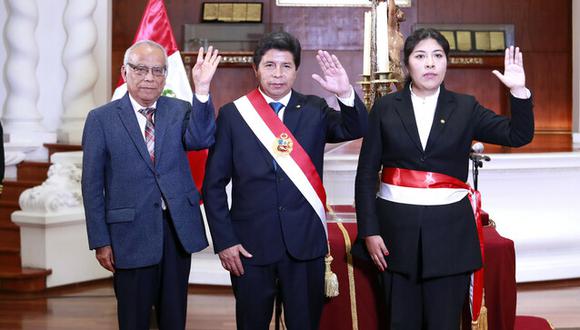 Exministros Aníbal Torres y Betssy Chávez ayudaron a Pedro Castillo a realizar el golpe de Estado, según el Ministerio Público.