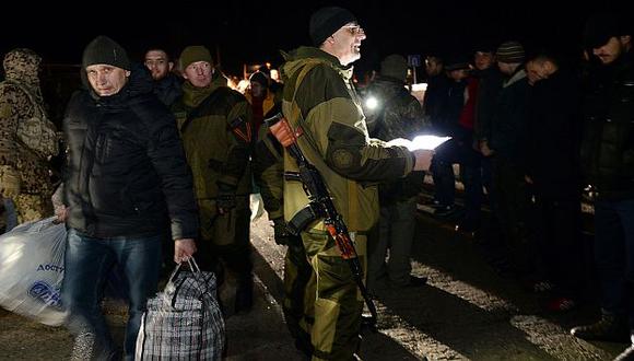 Kiev entregó 222 prisioneros y los separatistas 145. (AFP)