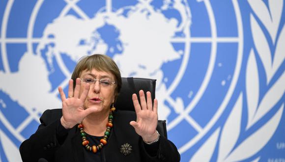 Michelle Bachelet hizo un llamamiento a los actores políticos y sociales para que mantengan la calma y no permitan que la disputa electoral derive en enfrentamientos. (Foto: Fabrice COFFRINI / AFP)