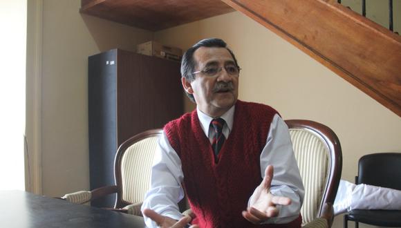 David Calderón pide al gobernador Manuel Llempén sacar a algunos funcionarios.