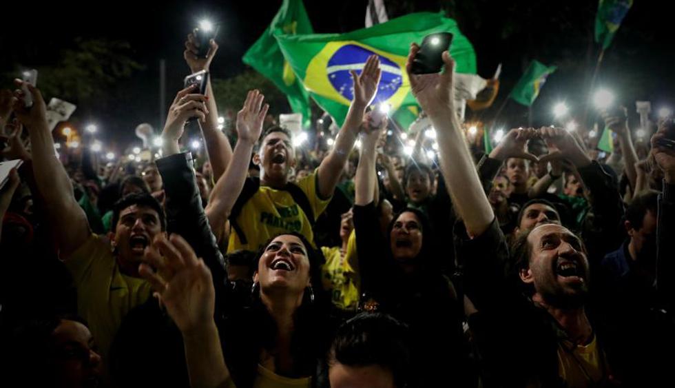 Brasileños celebran en las calles de todo el país el triunfo de Bolsonaro | Foto: EFE