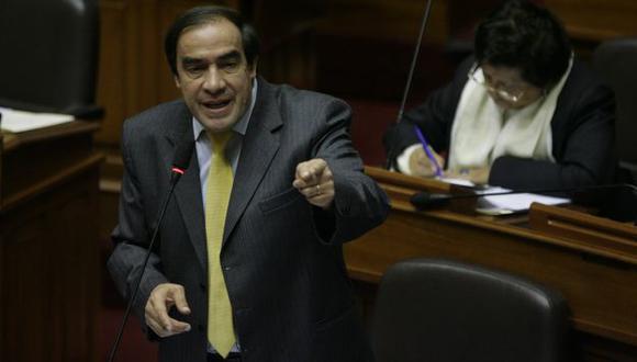 Congresista señala que una fotopapeleta no es suficiente para multar. (Perú21)