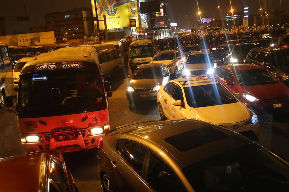 Congestión vehicular por marcha contra la corrupción en Cercado de Lima.  (Geraldo Caso)