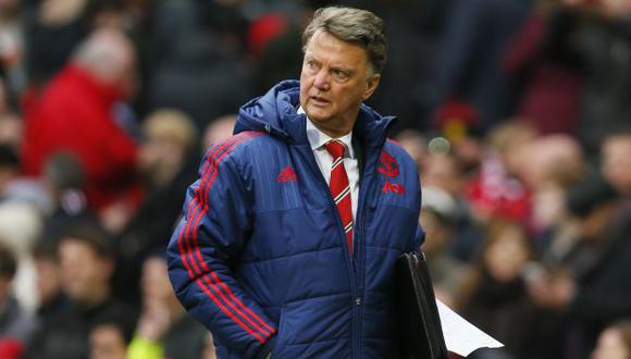 Louis van Gaal aseguró que seguirá al frente del Manchester United la próxima temporada. (Reuters)