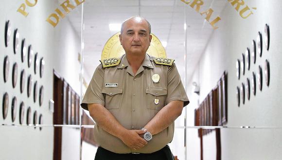 Teniente general Richard Zubiate. Director de la policía. (Perú21)