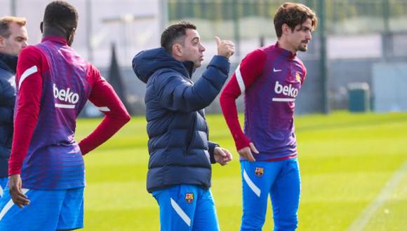 Xavi Hernández se presentó ante los jugadores de Barcelona en las instalaciones del club. (Foto: FC Barcelona)
