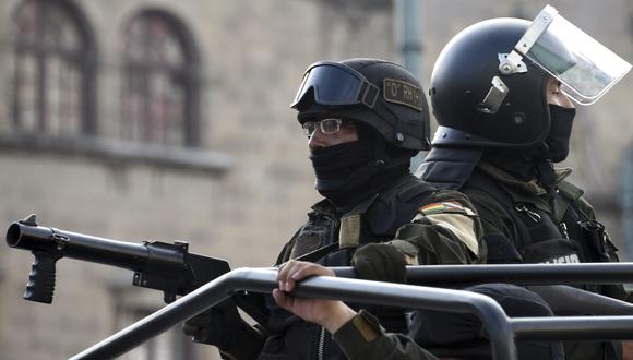 La policía antidisturbios de Bolivia. (Foto por AIZAR RALDES / AFP)