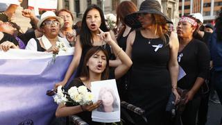 Mujeres marcharon de luto por el Día de la No Violencia Contra la Mujer [Fotos]