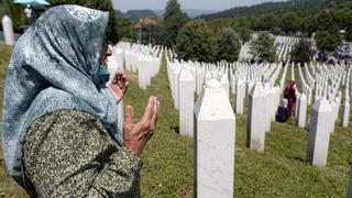 Dolor y mensajes de reconciliación al recordar a las víctimas de Srebrenica [FOTOS]