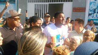 Venezuela: Gobierno detiene a otro alcalde opositor, pero su esposa e hijos logran escapar