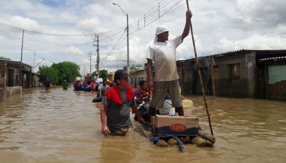 El distrito de Catacaos quedó inundado por el desborde del río Piura.